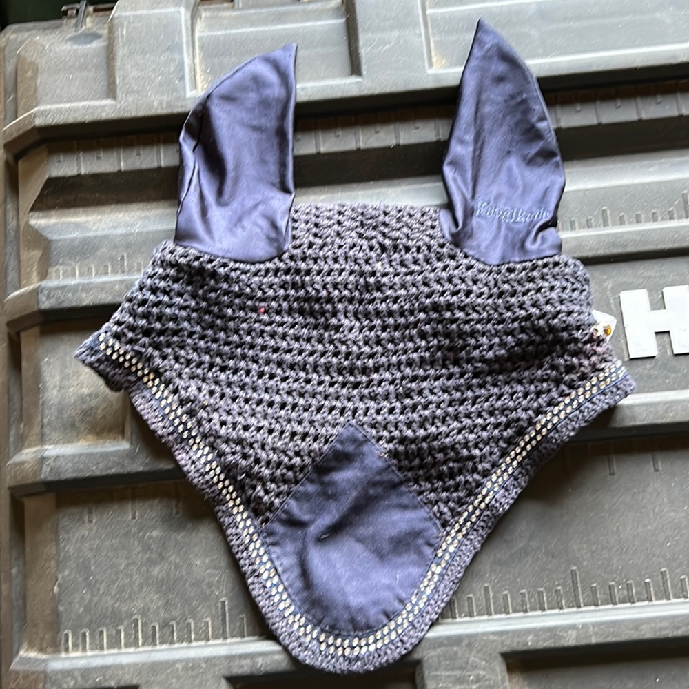 Navy kavalkade bonnet